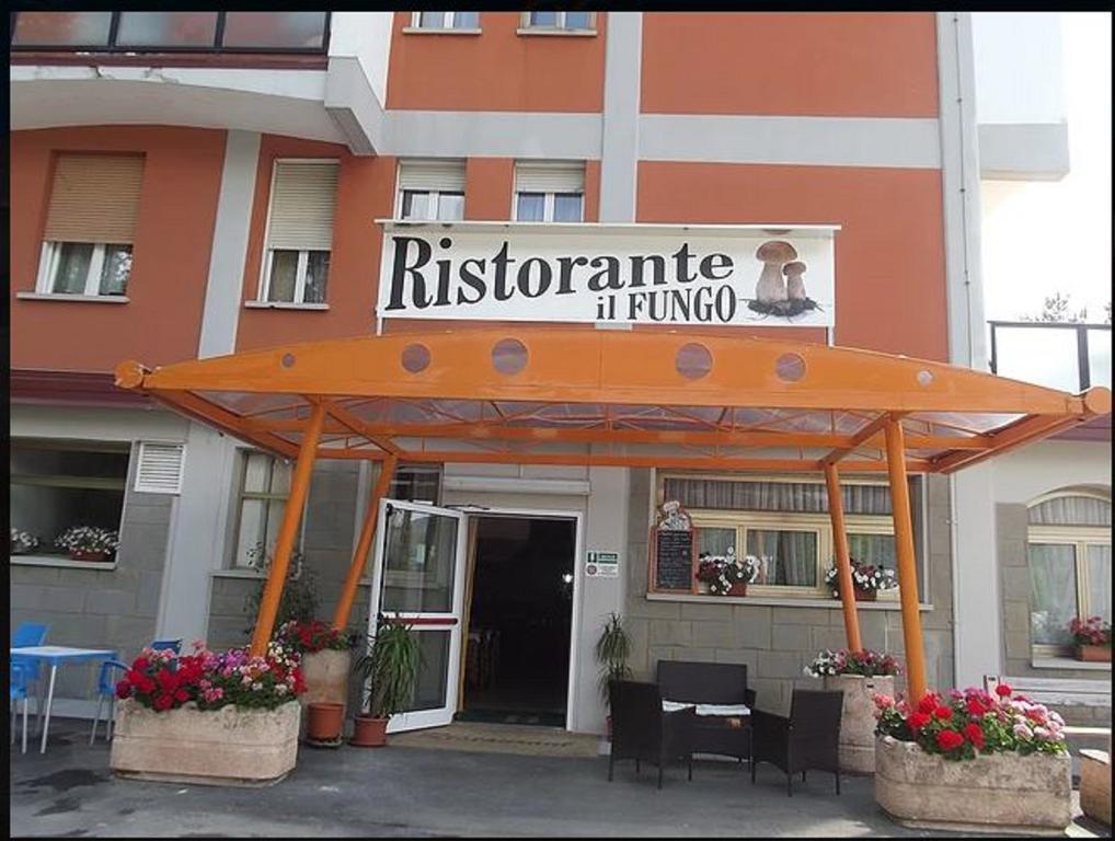 Hotel Roncobilaccio Roncobillaccio Exterior photo